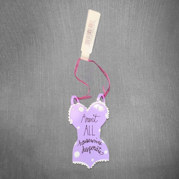 Hallmark "Desperate Housewives" Ornament - Picture 1 of 3